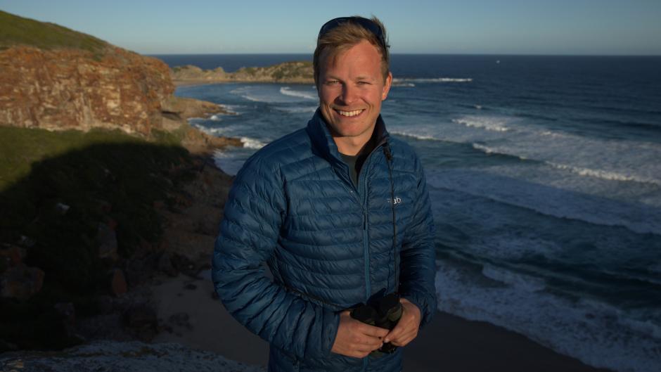 2.-sharks-up-close-with-bertie-gregory-on-robberg-nature-reserve-in-plettenberg-bay-image-credit-national-geographic